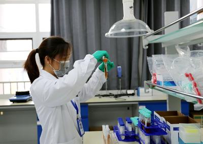 西安市食品藥品檢驗所 多措并舉筑牢防線，護航雙節期間食品安全